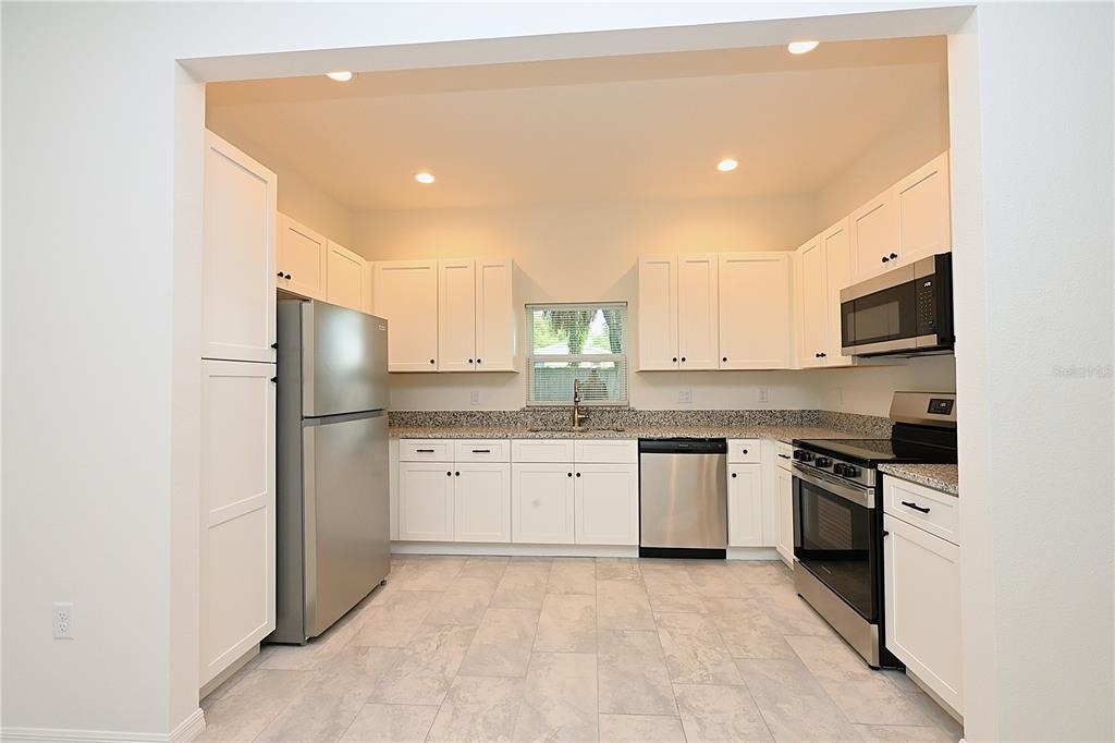 1011 N Brunnell Parkway - Photo 3