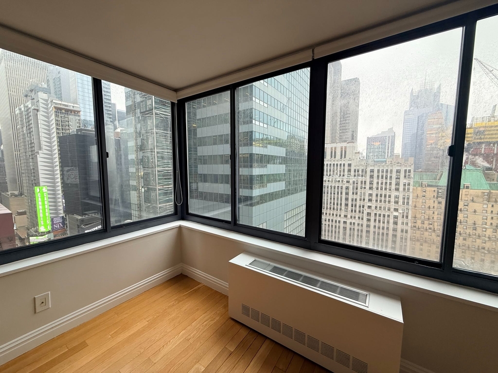 West 48th Street - Photo 1