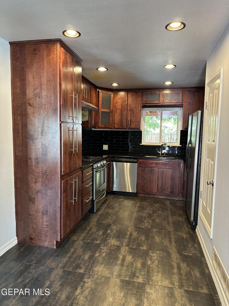 1209 Antonio Street - Photo 20