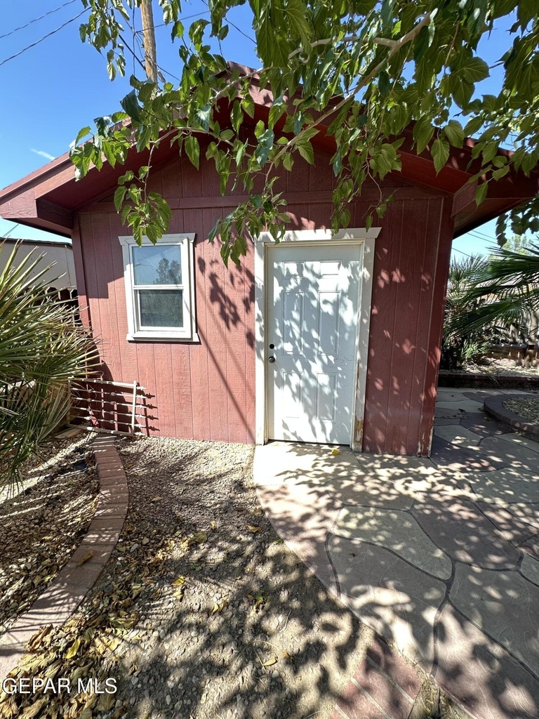 1209 Antonio Street - Photo 6