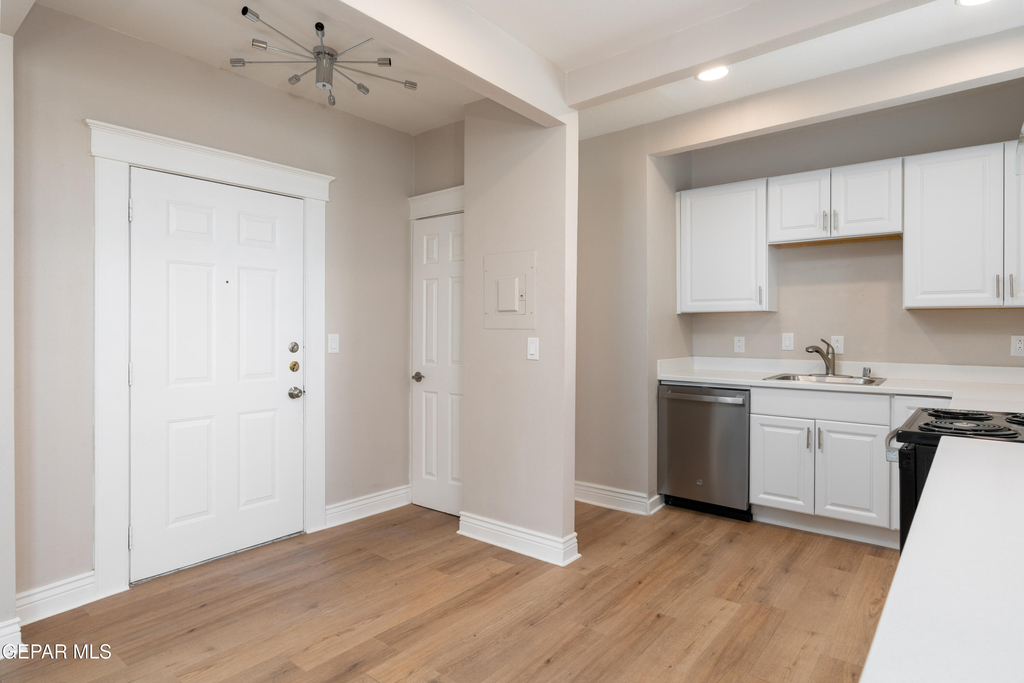 521 W Missouri Avenue - Photo 3