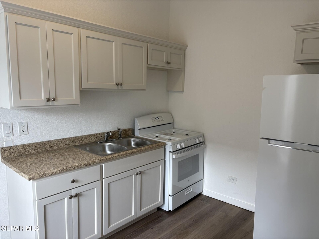 2916 Pera Avenue - Photo 3