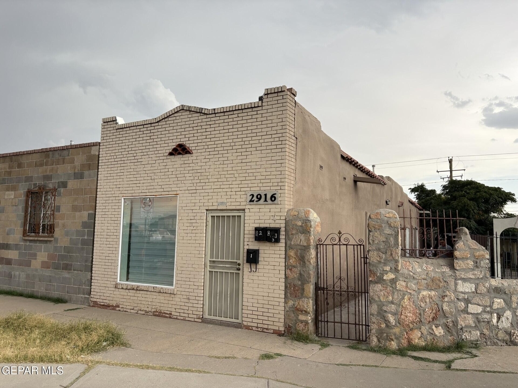 2916 Pera Avenue - Photo 0
