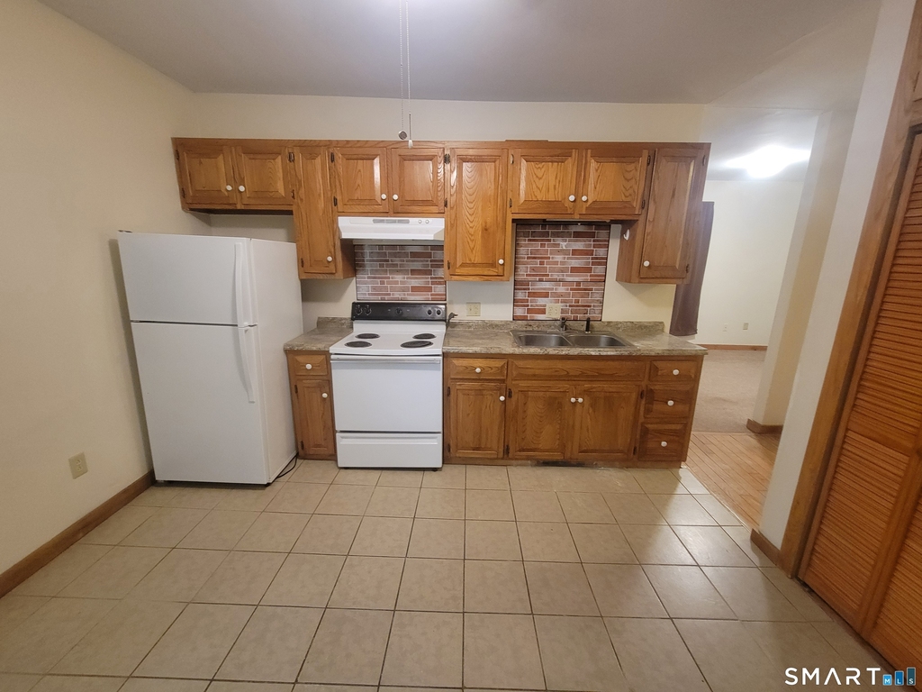 366 Hartford Pike - Photo 3