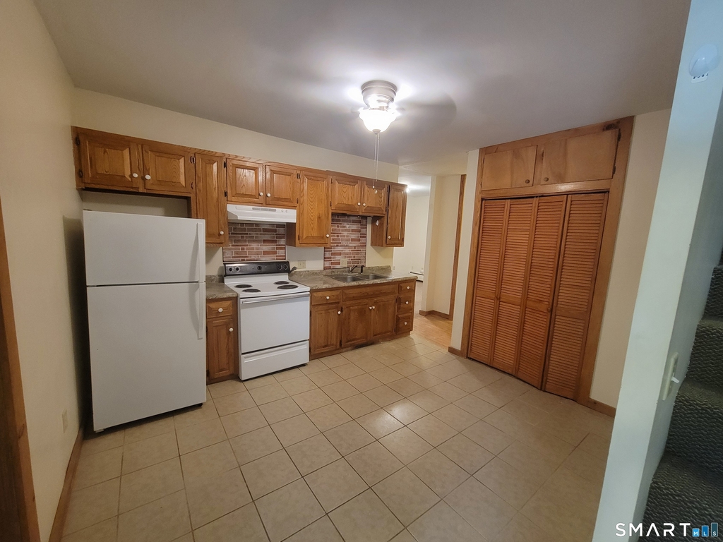 366 Hartford Pike - Photo 2