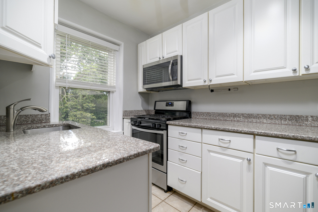 136 Woodside Green - Photo 6