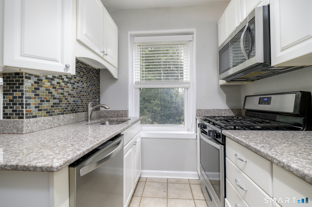 136 Woodside Green - Photo 7