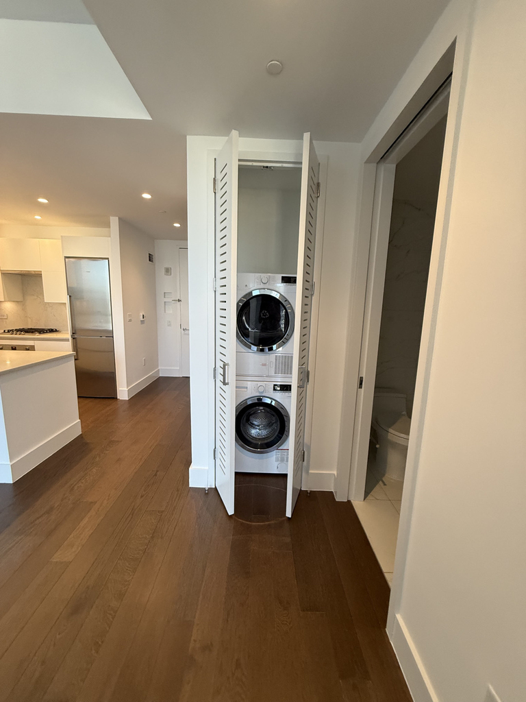 East 44th Street - Photo 6