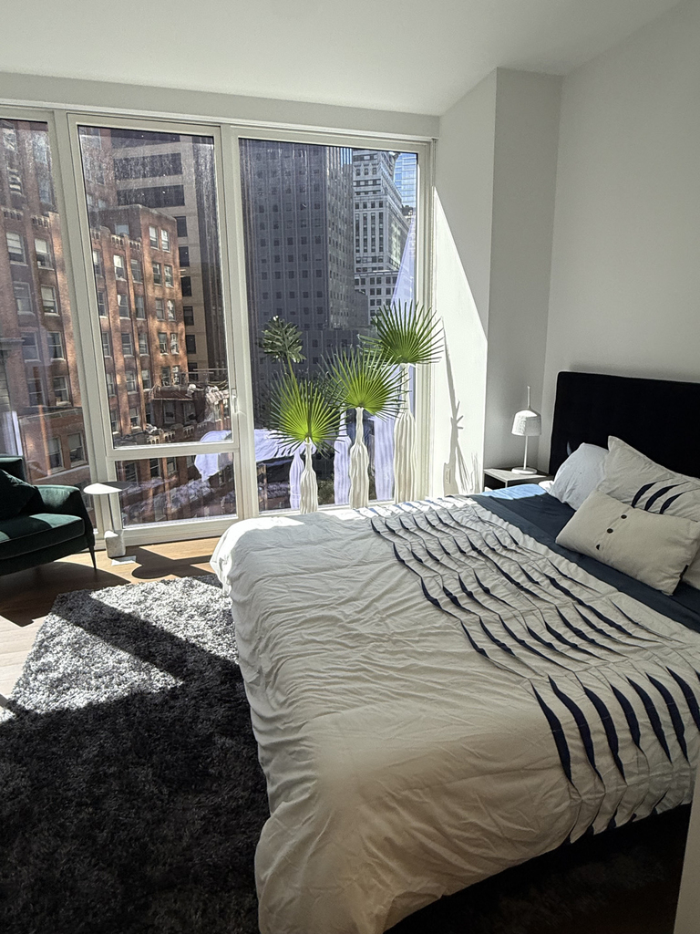 East 44th Street - Photo 4