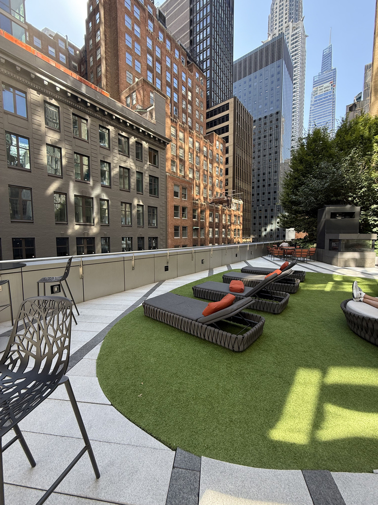 East 44th Street - Photo 15