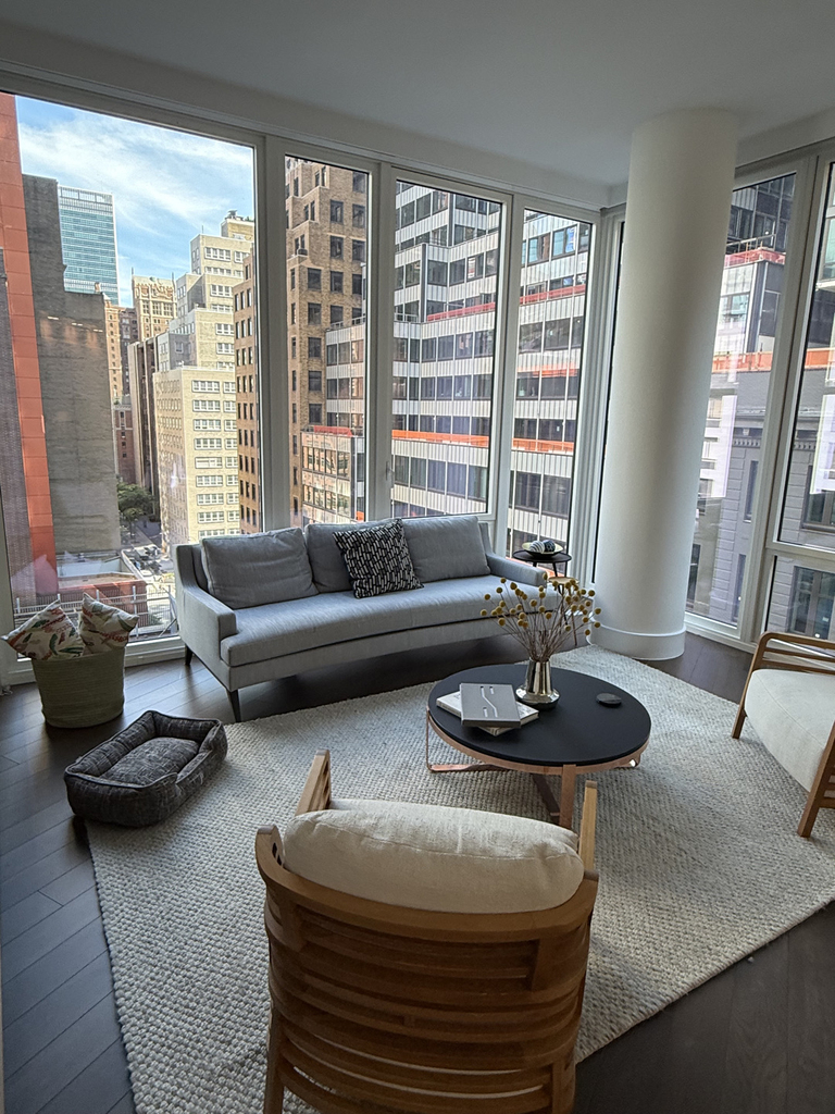 East 44th Street - Photo 0