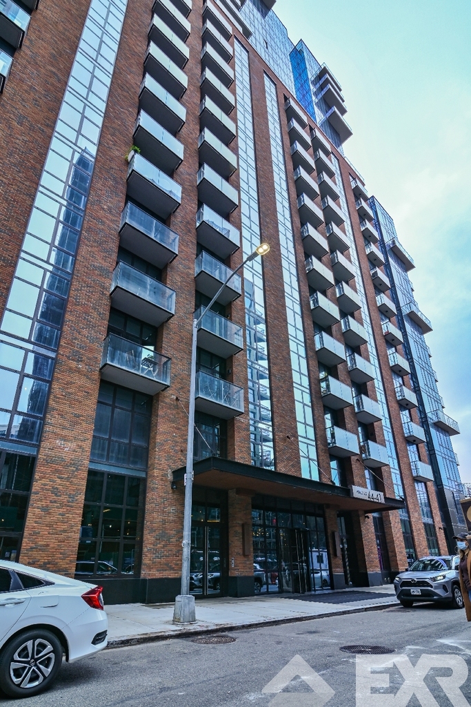 44-41 Purves Street - Photo 8
