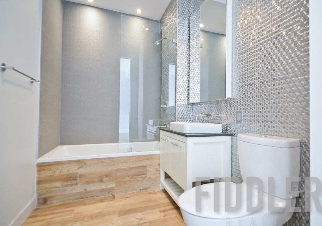 44-41 Purves Street - Photo 5
