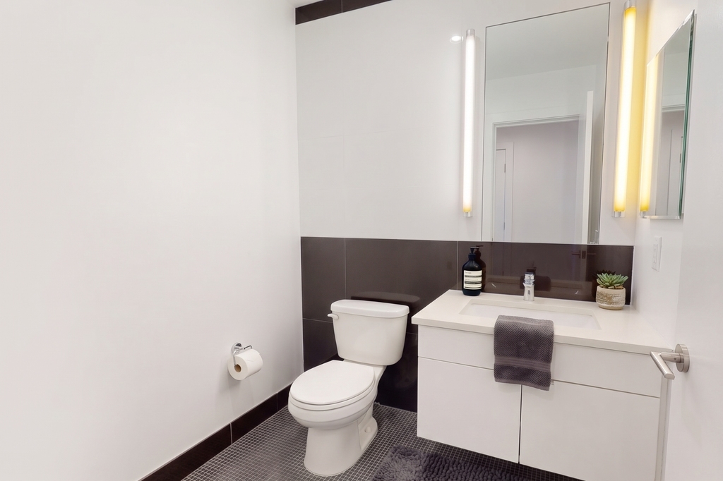 666 West End Avenue - Photo 3