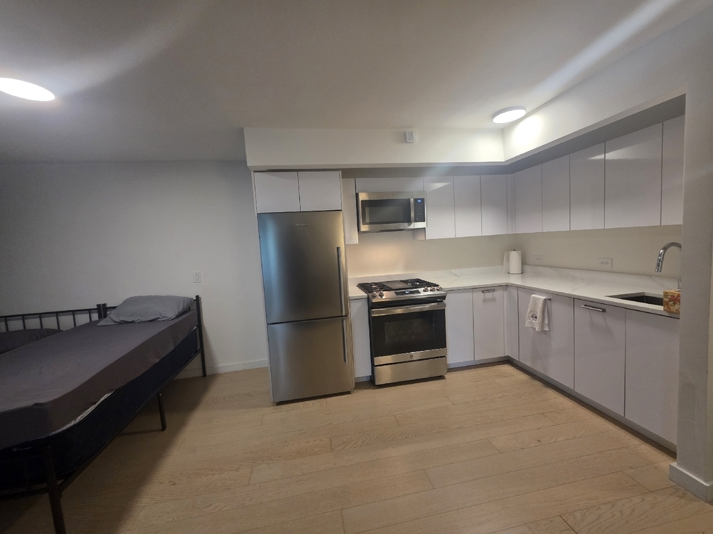 225 Rector Place - Photo 4