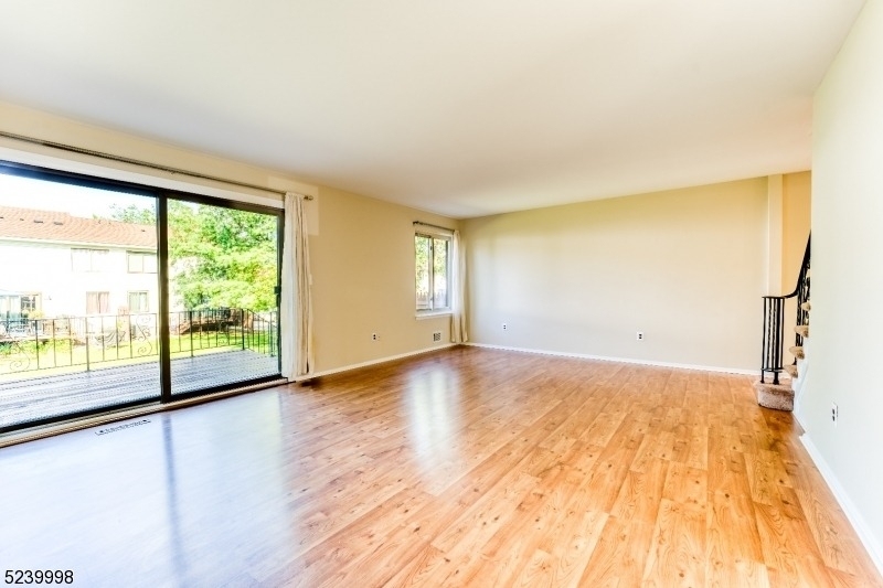 918 Merritt Dr - Photo 4