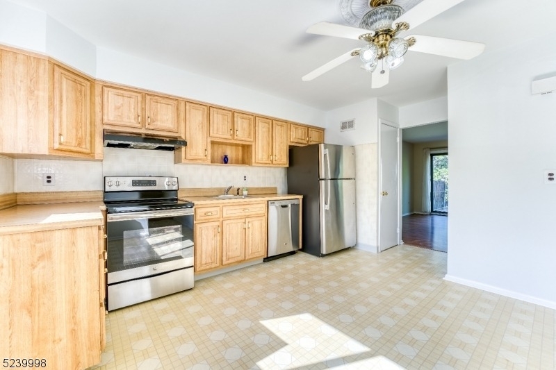 918 Merritt Dr - Photo 2