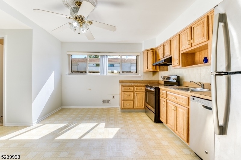 918 Merritt Dr - Photo 3