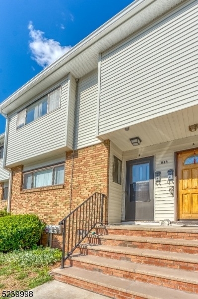918 Merritt Dr - Photo 0