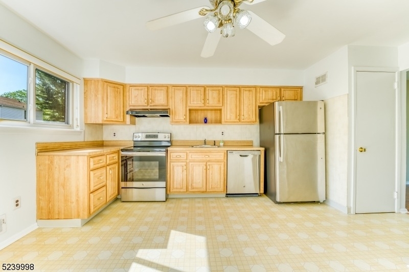 918 Merritt Dr - Photo 1