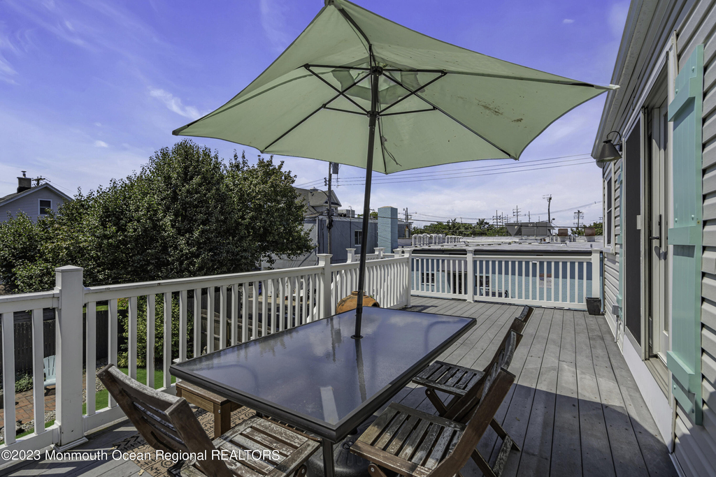 611 Park Place Avenue - Photo 2
