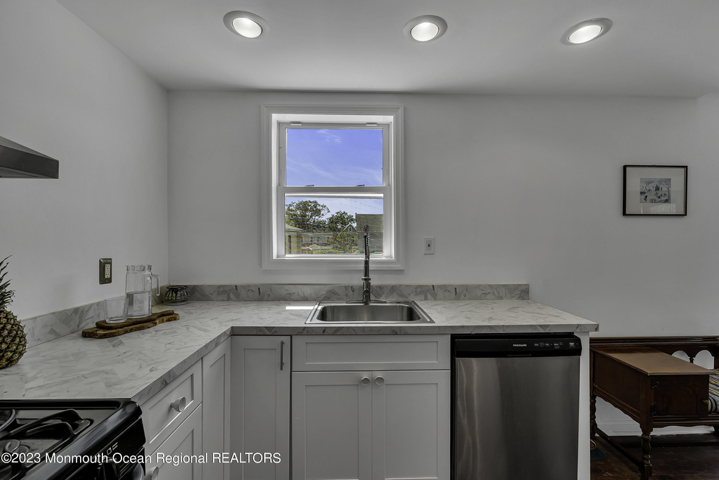 611 Park Place Avenue - Photo 13