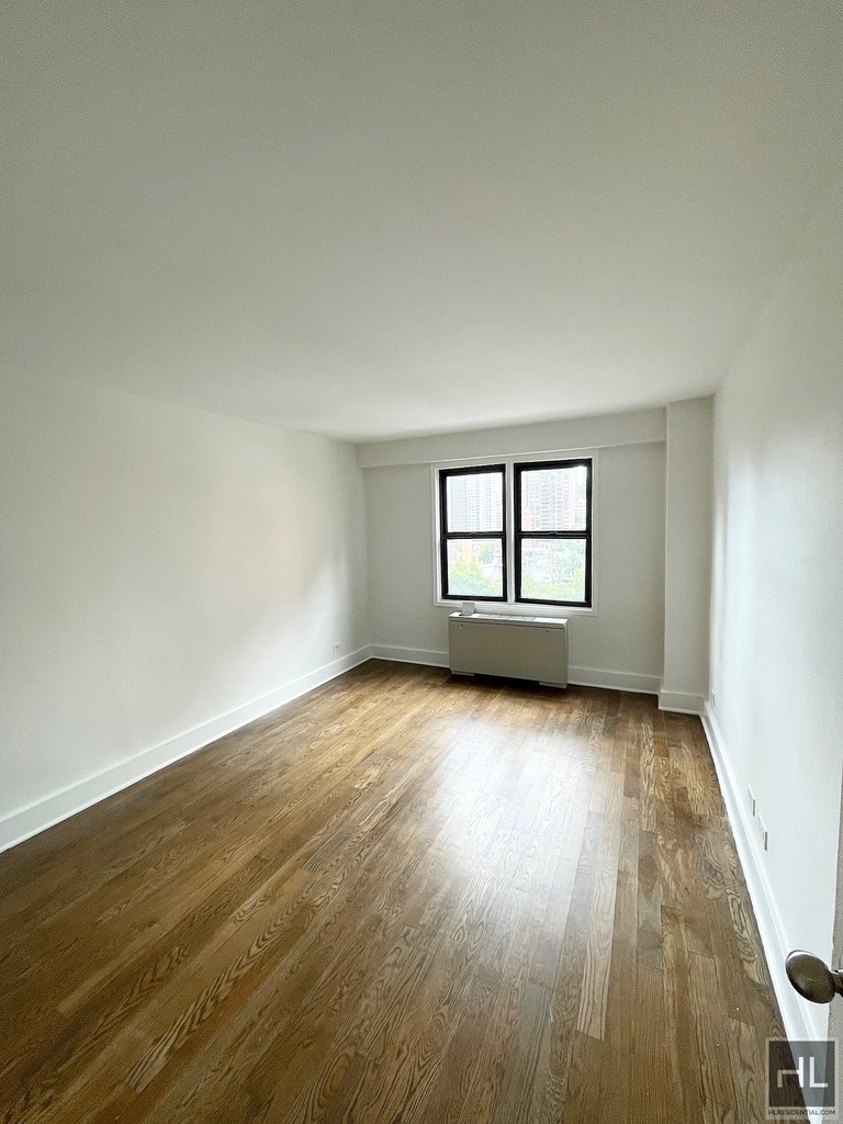East 63 Street - Photo 3