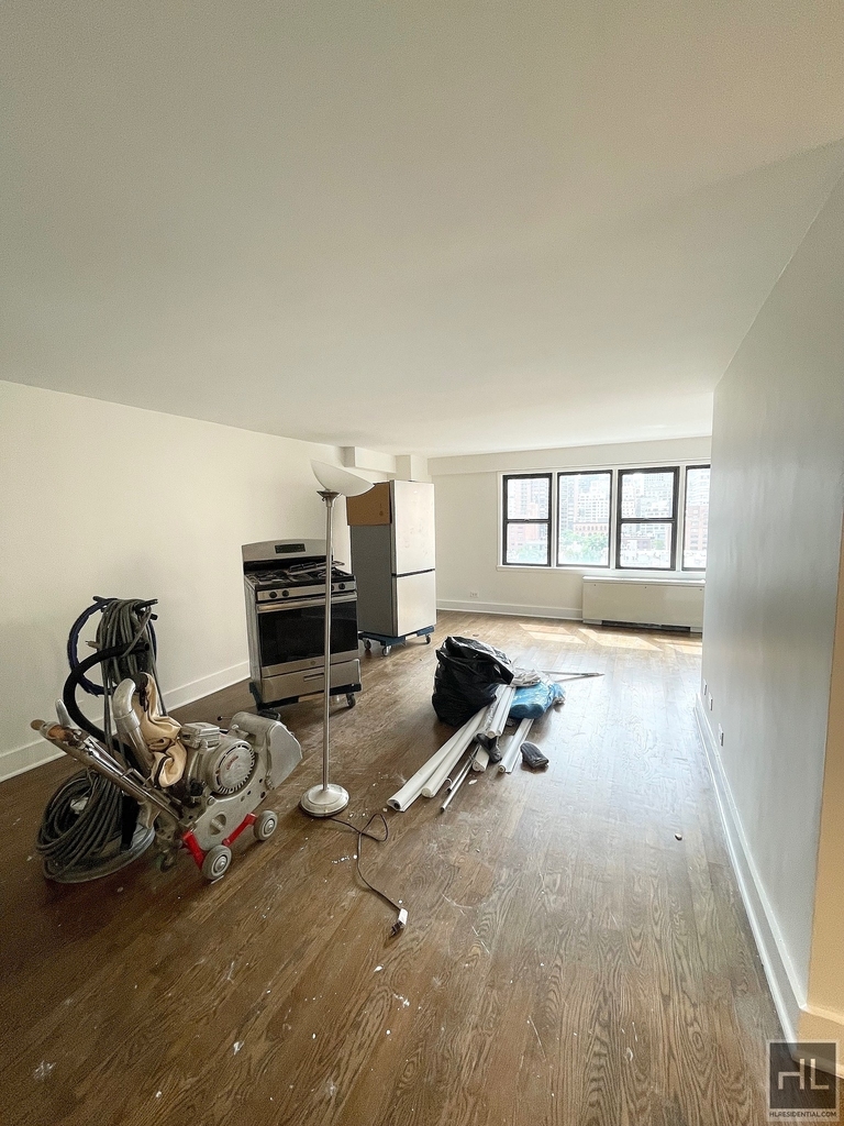 East 63 Street - Photo 9