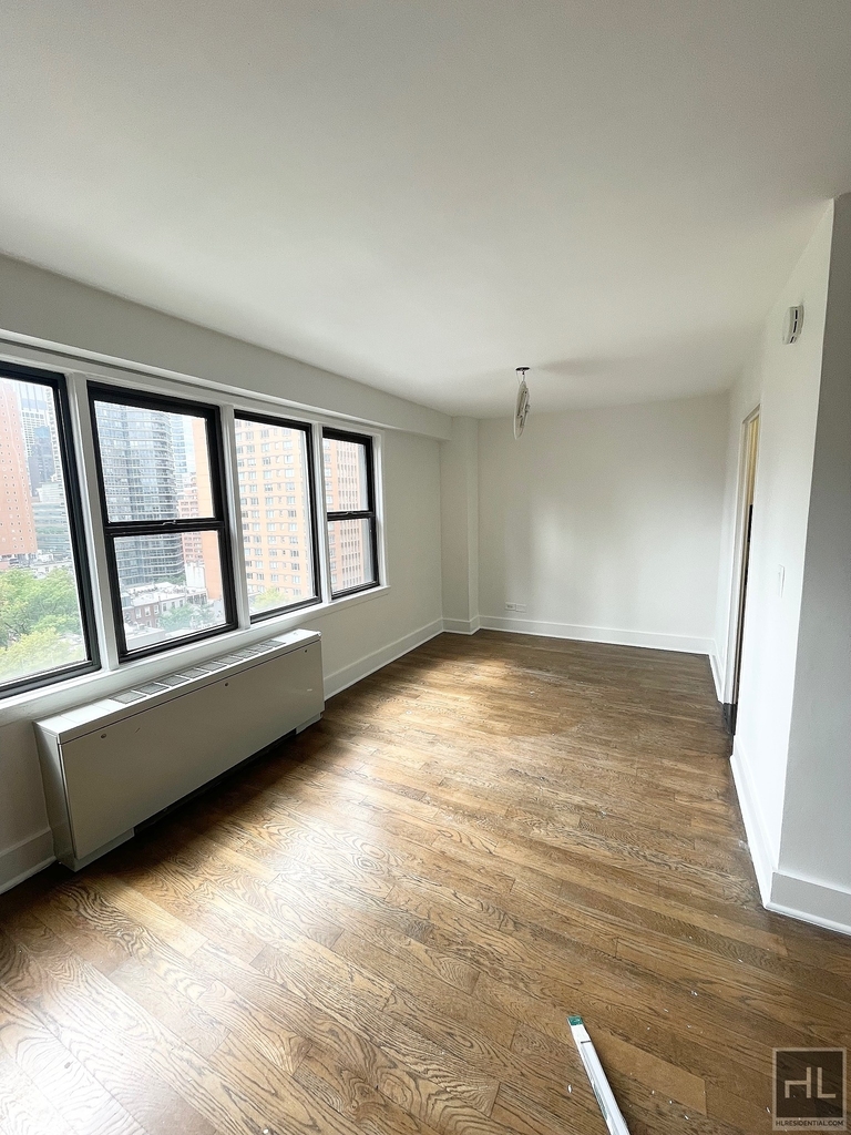 East 63 Street - Photo 5