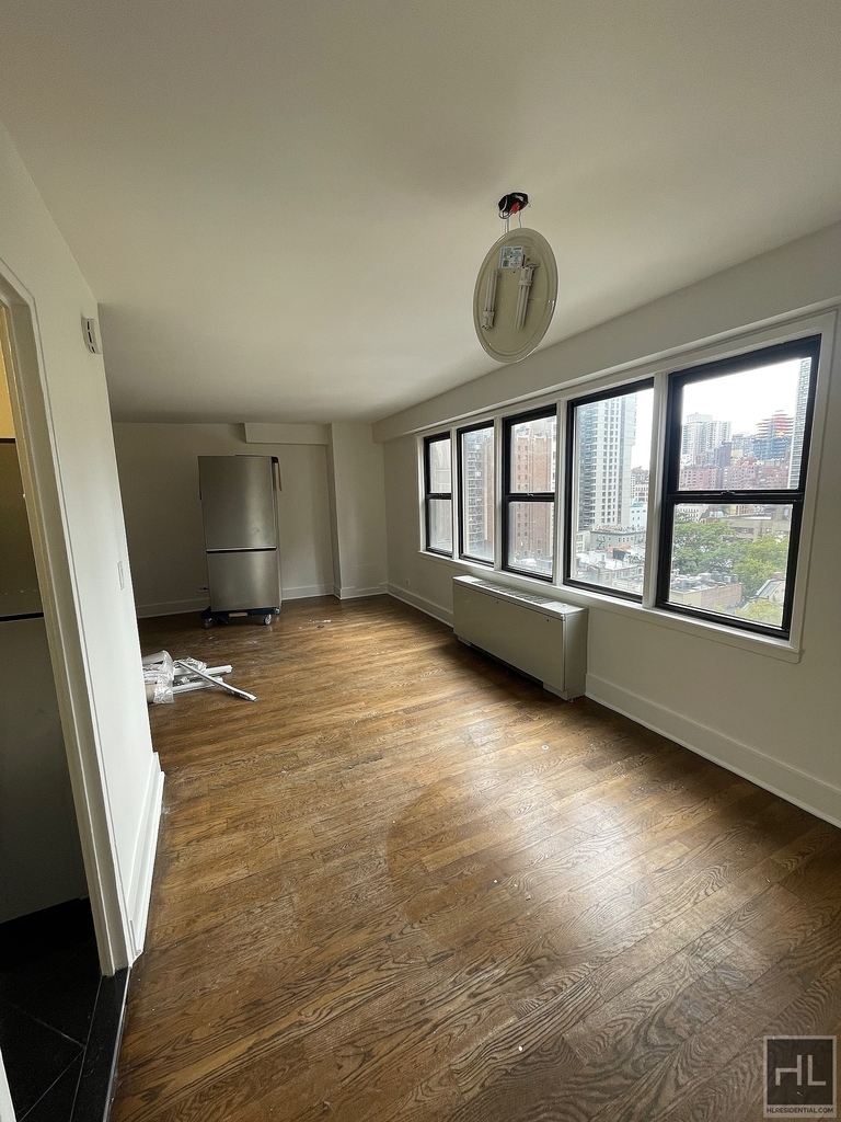 East 63 Street - Photo 6