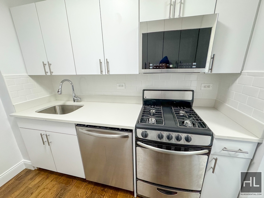 E 82 St - Photo 5
