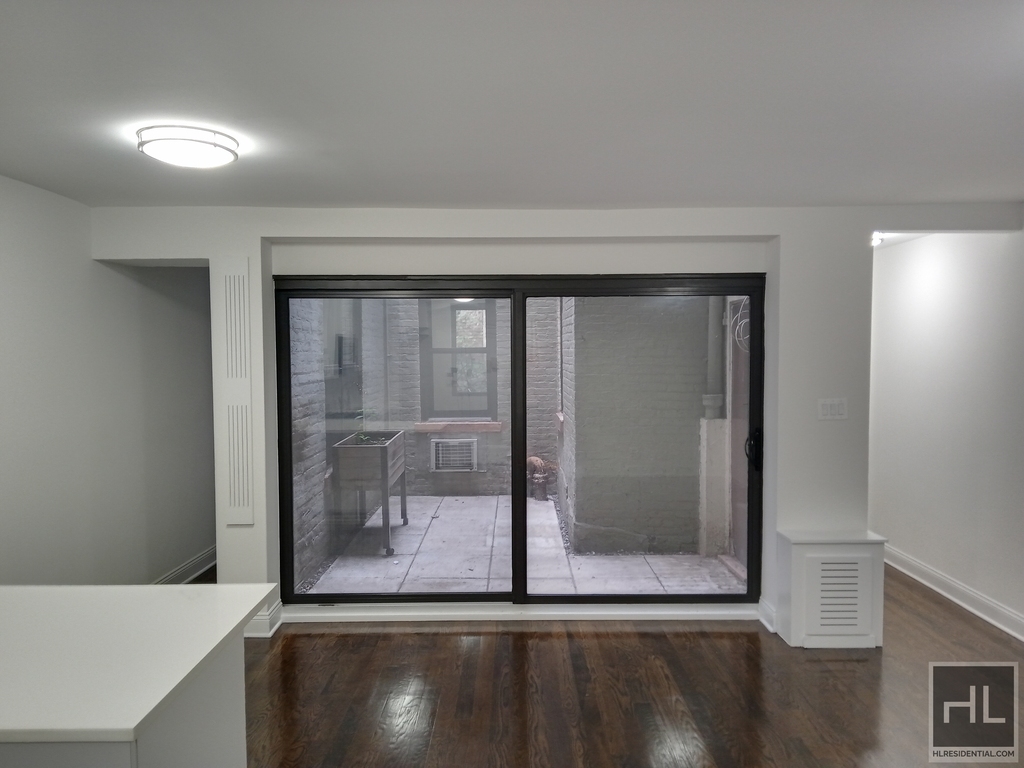 East 72 Street - Photo 4