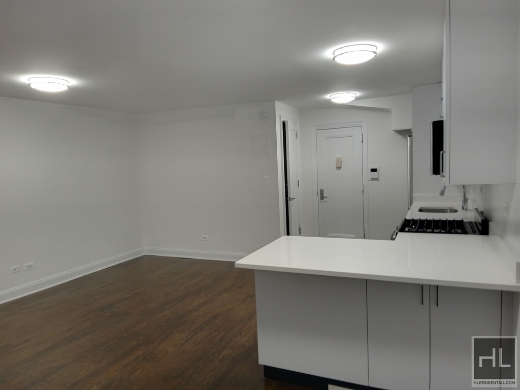 East 72 Street - Photo 0
