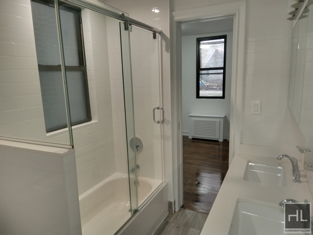 East 72 Street - Photo 2