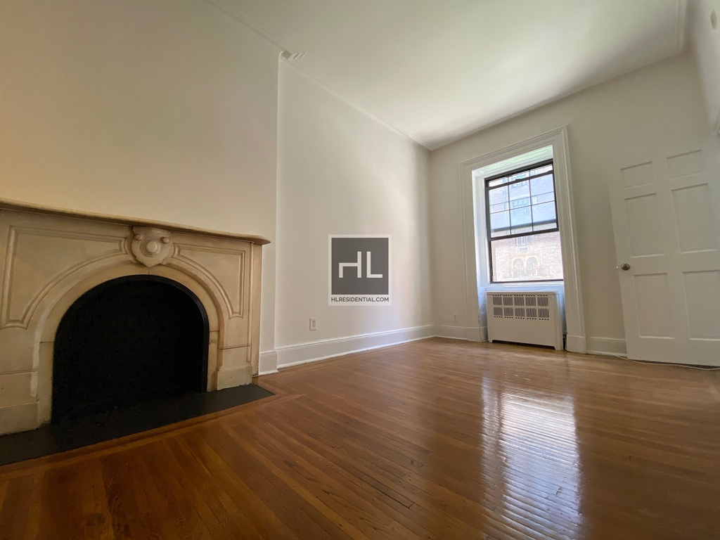 East 72 Street - Photo 0