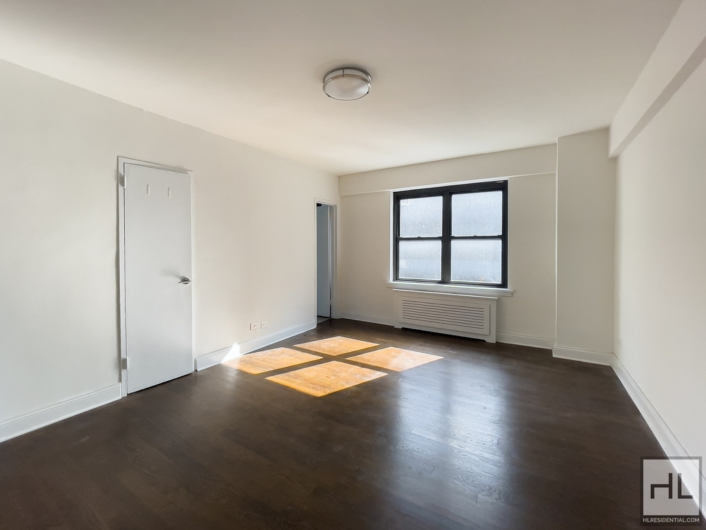 East 57 Street - Photo 0
