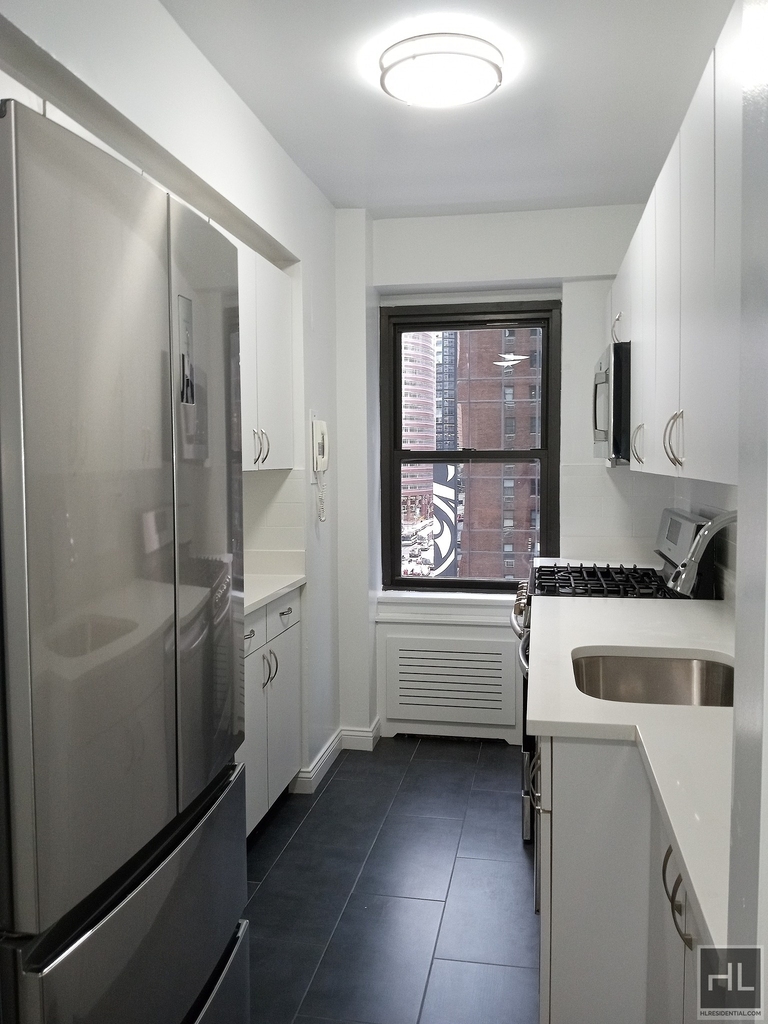 East 57 Street - Photo 9