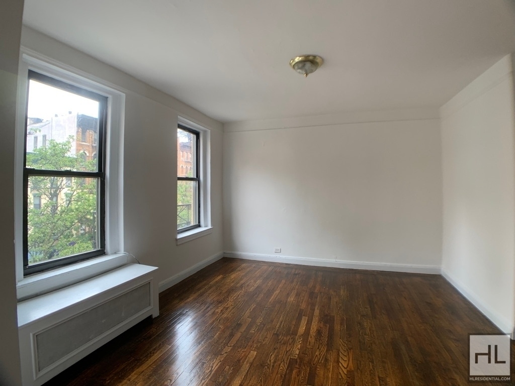 E 58th St - Photo 0