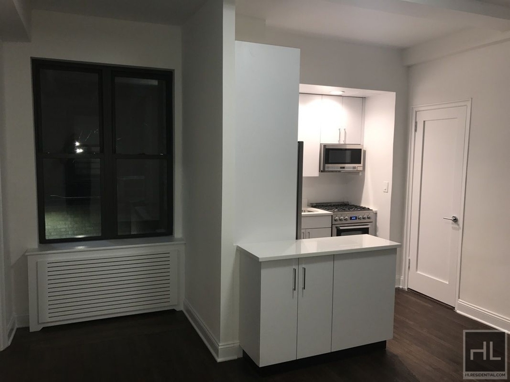 East 46 Street - Photo 3