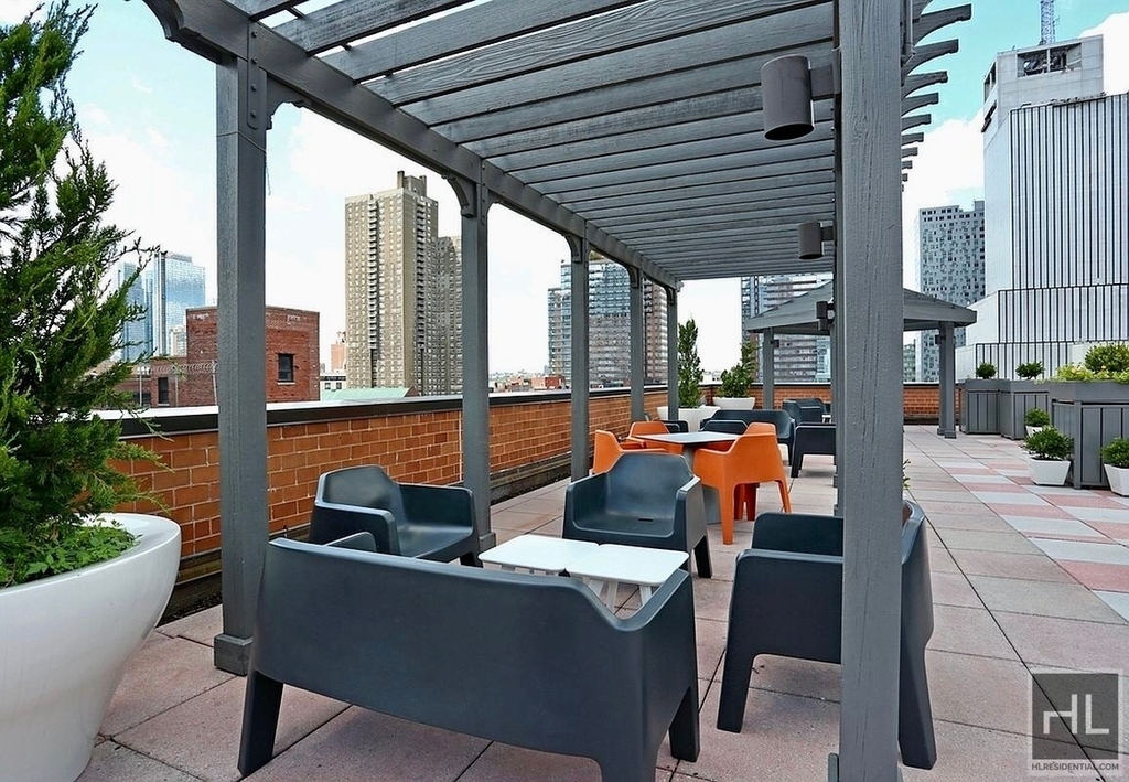 West 53 Street - Photo 2