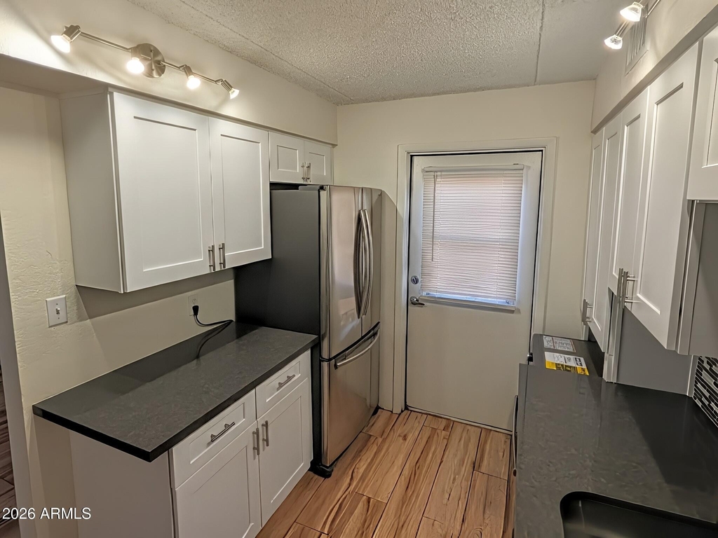 7141 N 16th Street - Photo 3