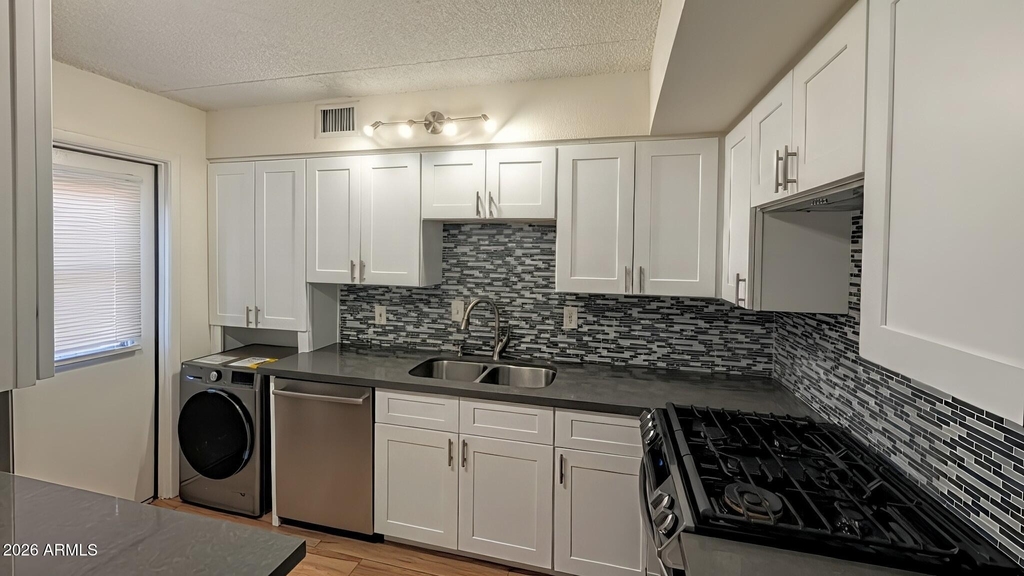 7141 N 16th Street - Photo 2