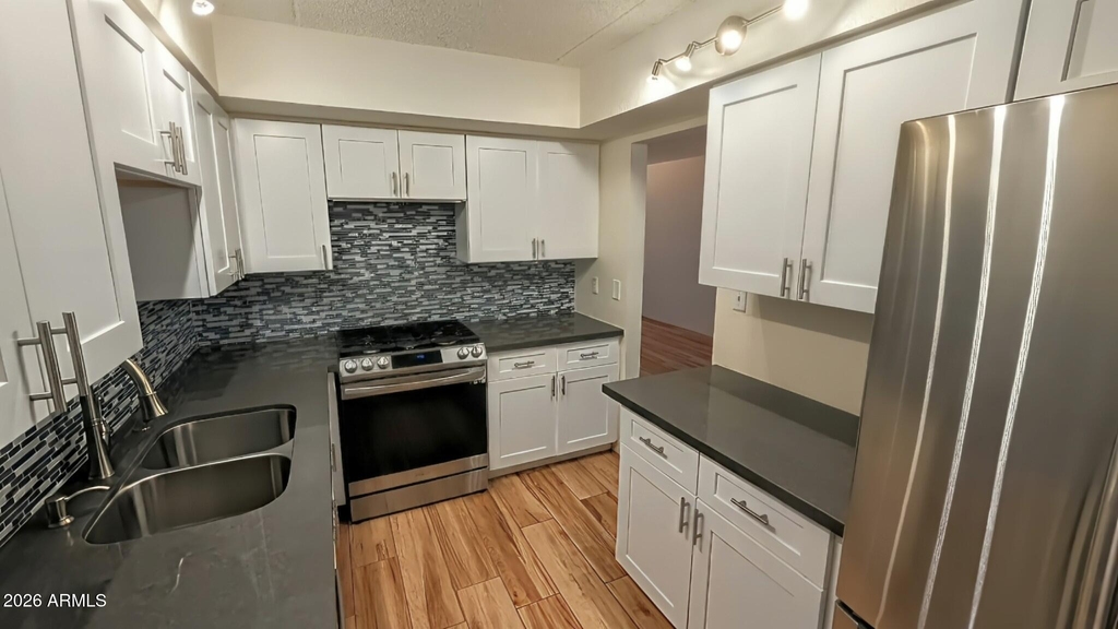 7141 N 16th Street - Photo 4