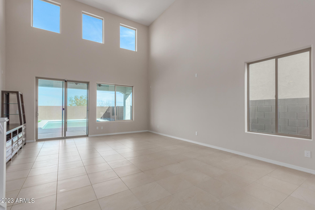19740 W Palo Verde Drive - Photo 5