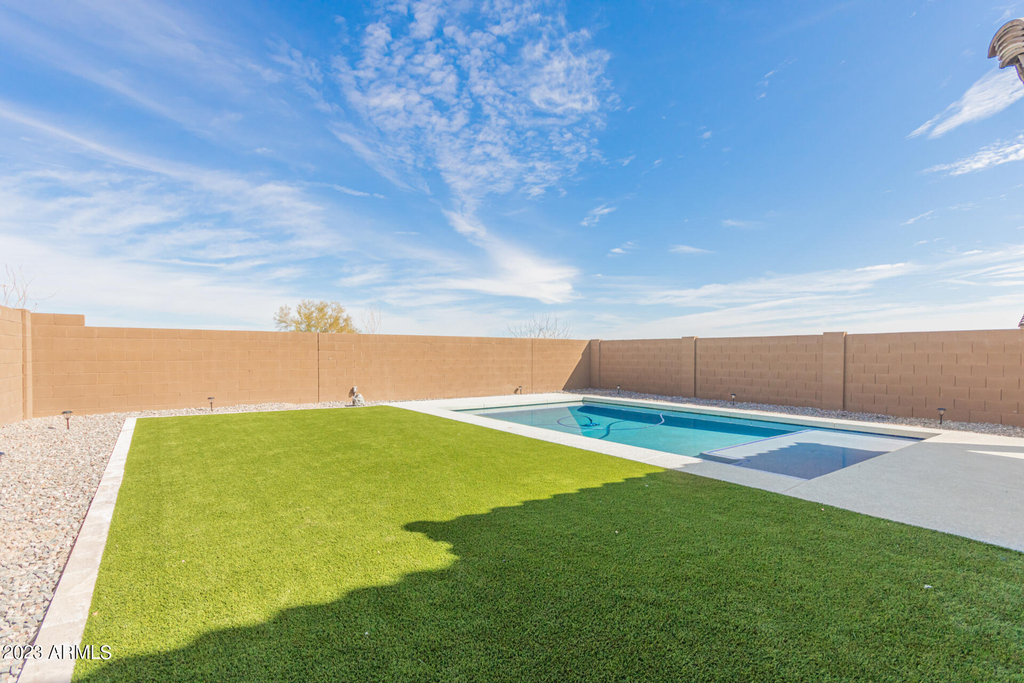 19740 W Palo Verde Drive - Photo 2