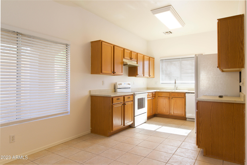 9828 E Knowles Avenue - Photo 1