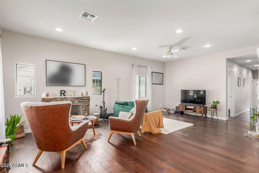 1645 W Willetta Street - Photo 5