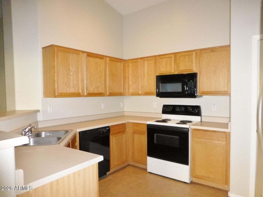 15125 W Adams Street - Photo 5