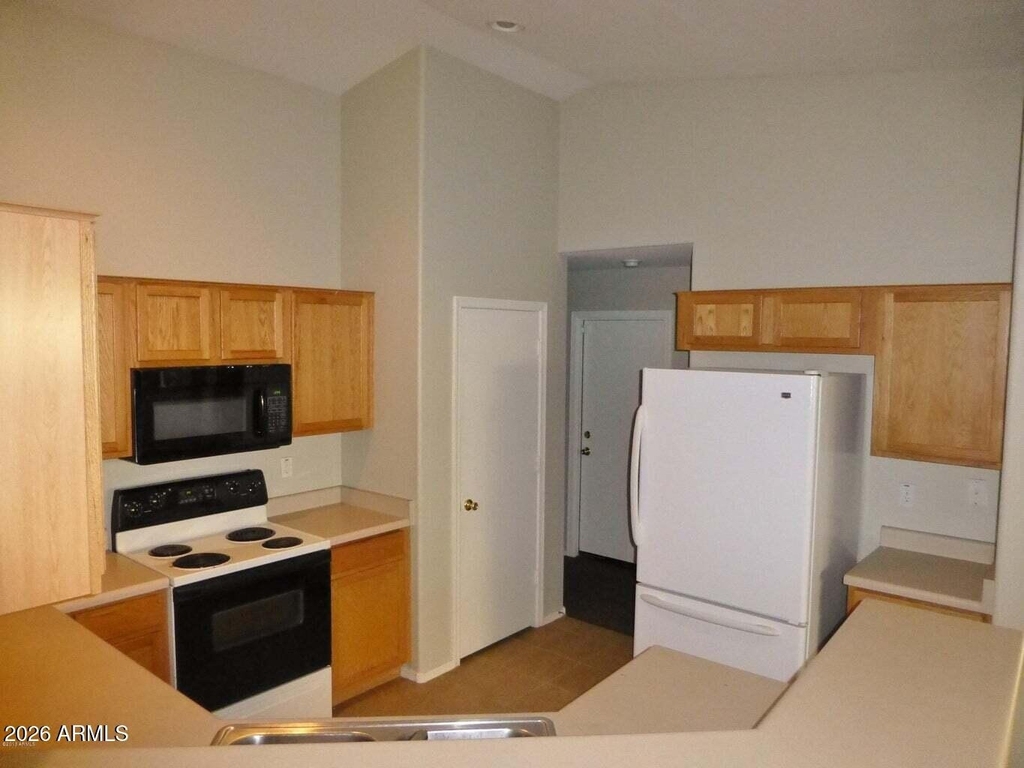 15125 W Adams Street - Photo 6