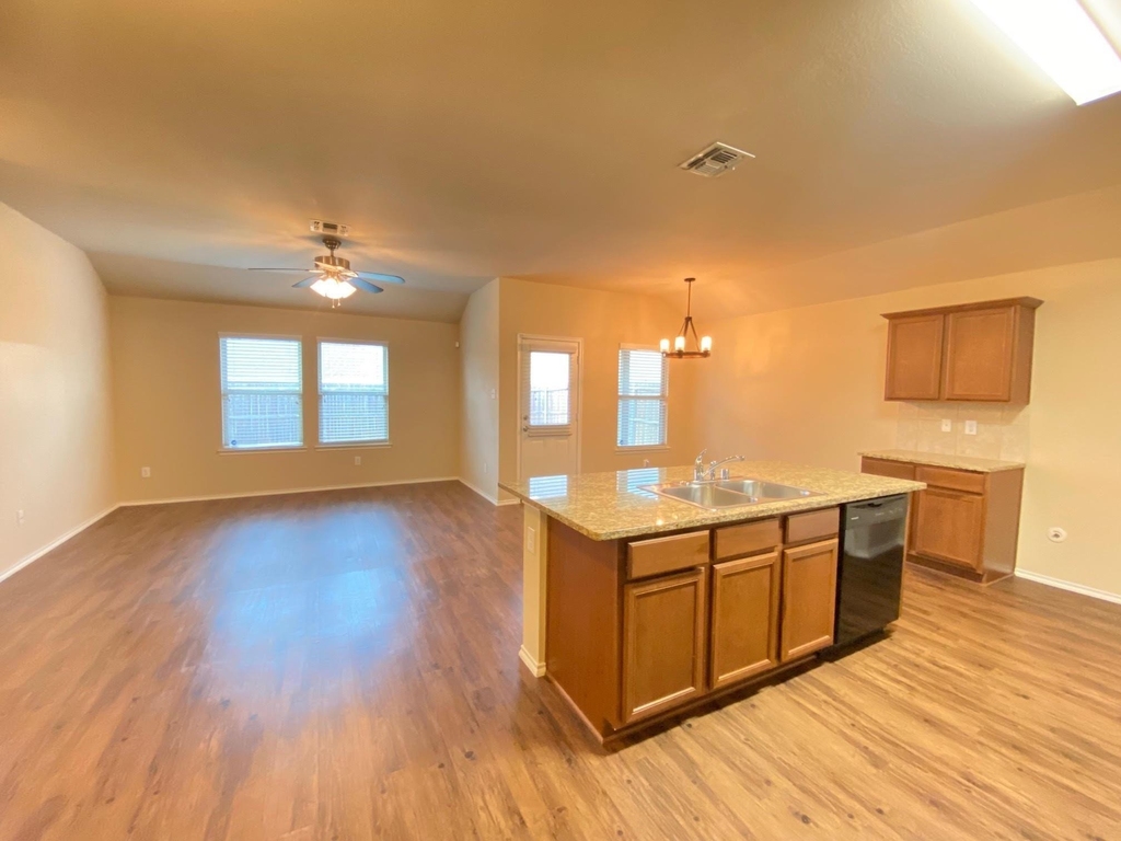 2105 Meadow Park Drive - Photo 6